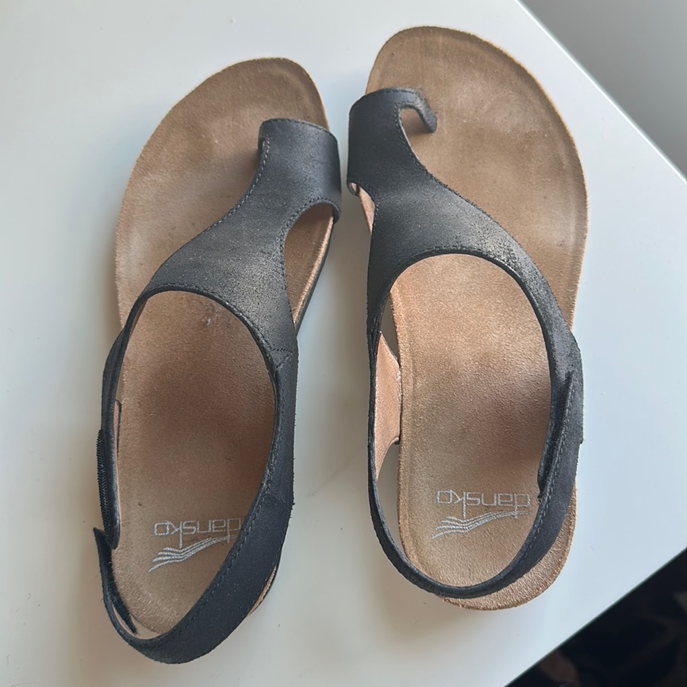 Dansko Reese sandals. 37